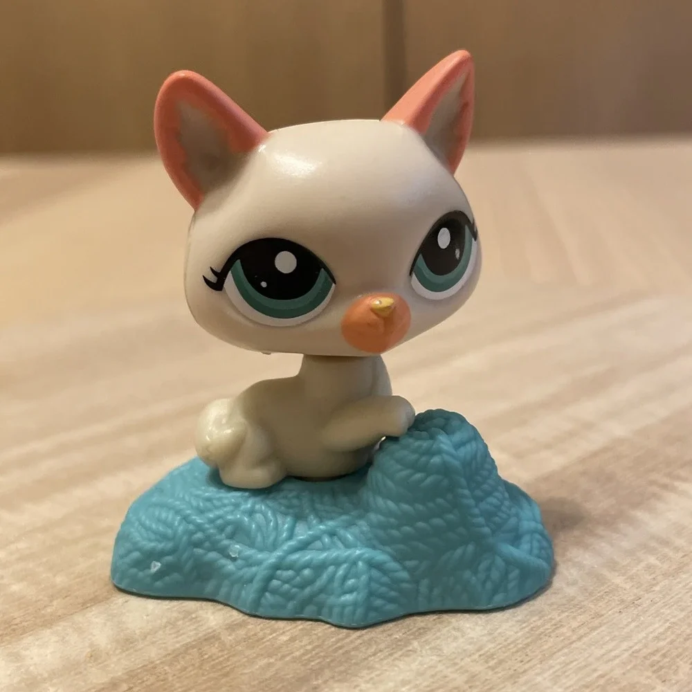 Littlest Pet Shop LPS Bobble Head Tan Cat Blue Yarn McDonalds Figure 2010